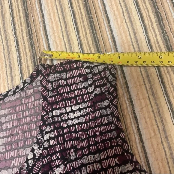 Van Heusen Women’s XL Purple and Gray Patterned Sleeveless Blouse with Ruffle - Picture 9 of 9